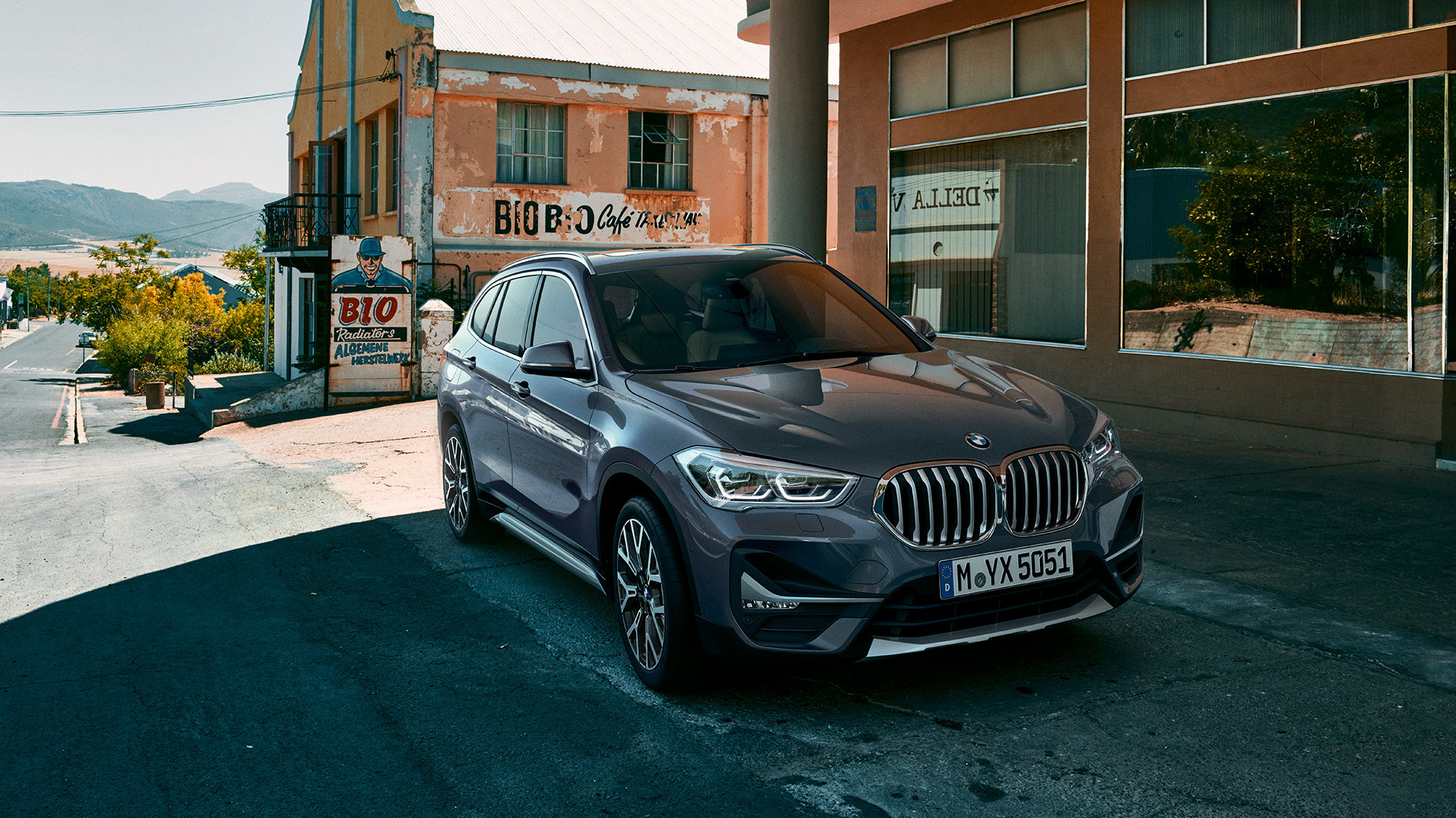 Vehículo de lujo con sistema de frenado inteligente Auto deportivo con diseño elegante y aerodinámico